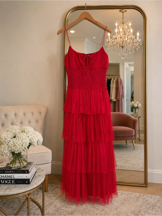 Monique Lhuillier Dresses & Skirts - Monique Lhuillier Vibrant Red Dress